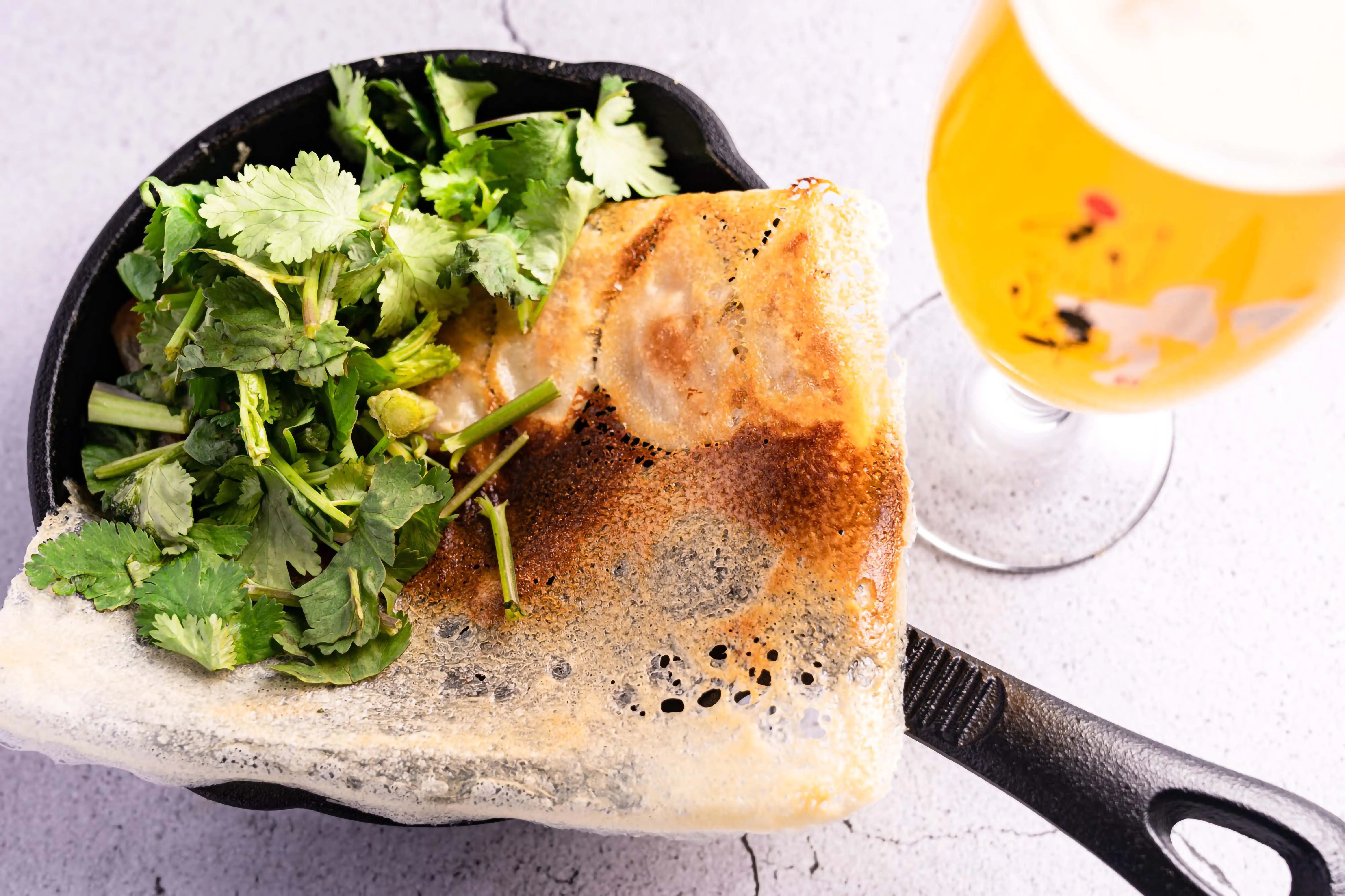 ボリューム満点の肉料理